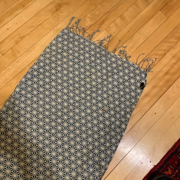 Geometric Patterned long Scarf - Picture 5 of 8